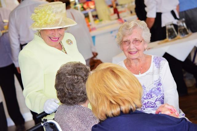 Queen and residents at Oakwood opening